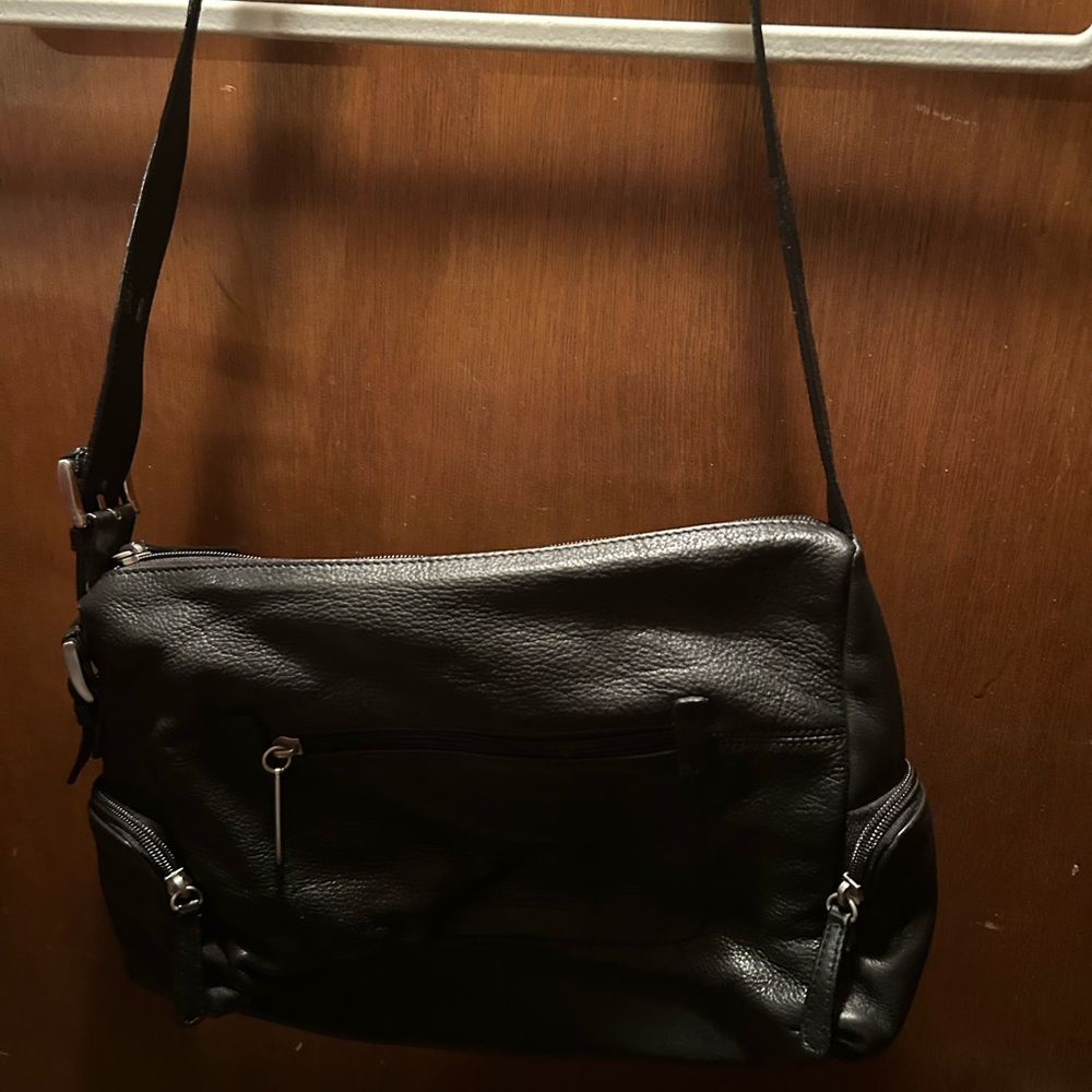 Stone Mountain Accessories Black Shoulder Bag